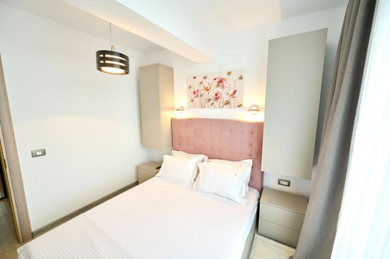 Royale Sundance Studio 7 Beach Spa & Pool Mamaia Nord 外观 照片